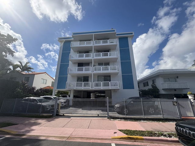 Michigan West Condo photo 2